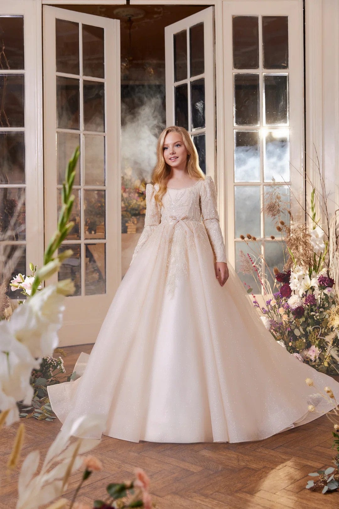 Sunnypetal Elegant Champagne Sparkle Long-Sleeve Ball Gown for Flower sunnypetal Sunnypetal Elegant Champagne Sparkle Long-Sleeve Ball Gown for Flower sunnypetal