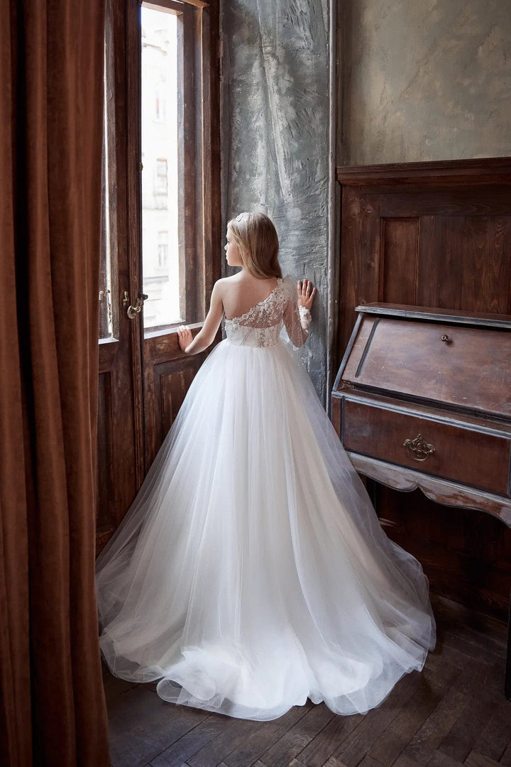 Sunnpetal Asymmetrical One-Shoulder Princess Tulle Flower Girl Dresses Communion Gown