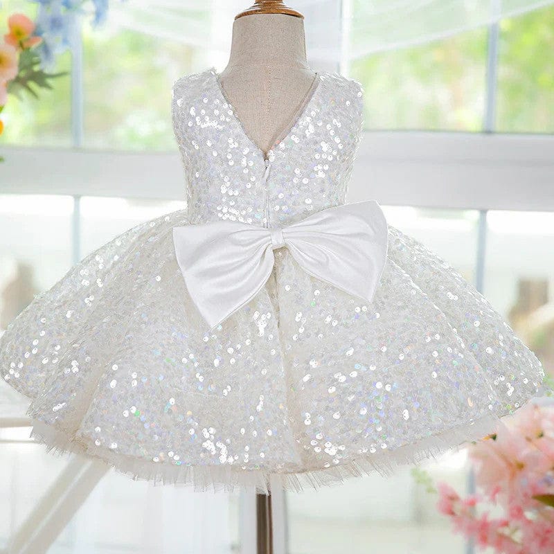 Sunnypetal Adorable White Sequin Sleeveless A-Line Flower Girl Dresses with Satin Bow