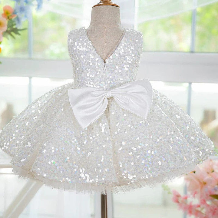 Sunnypetal Adorable White Sequin Sleeveless A-Line Flower Girl Dresses with Satin Bow