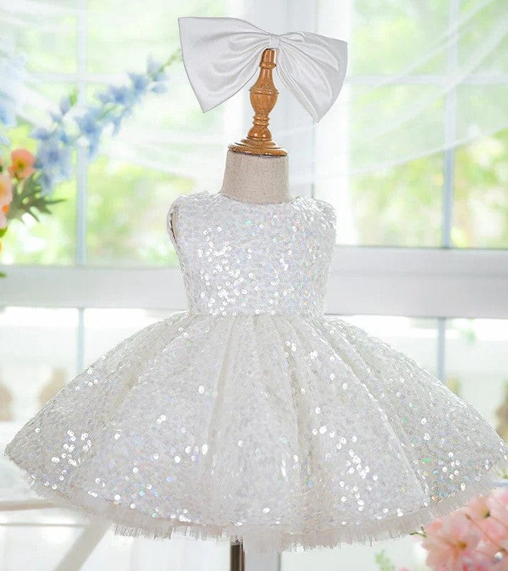 Sunnypetal Adorable White Sequin Sleeveless A-Line Flower Girl Dresses with Satin Bow