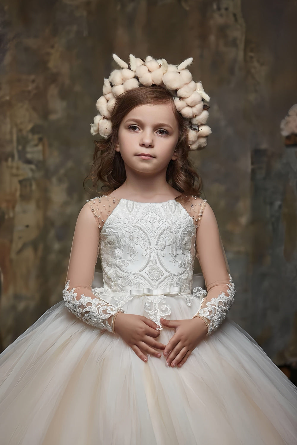 Sunnypetal Ball Gown Long Sleeves Lace Appliques Tulle Flower Girl Dresses with Bow