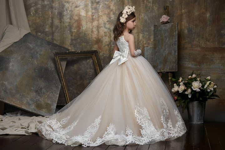 Sunnypetal Ball Gown Long Sleeves Lace Appliques Tulle Flower Girl Dresses with Bow