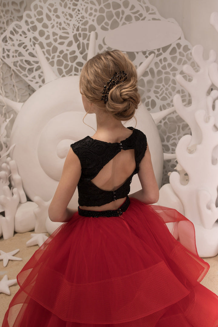 Sunnypetal Black Lace Applique Bodice Red Puffy Tulle Flower Girl Dresses