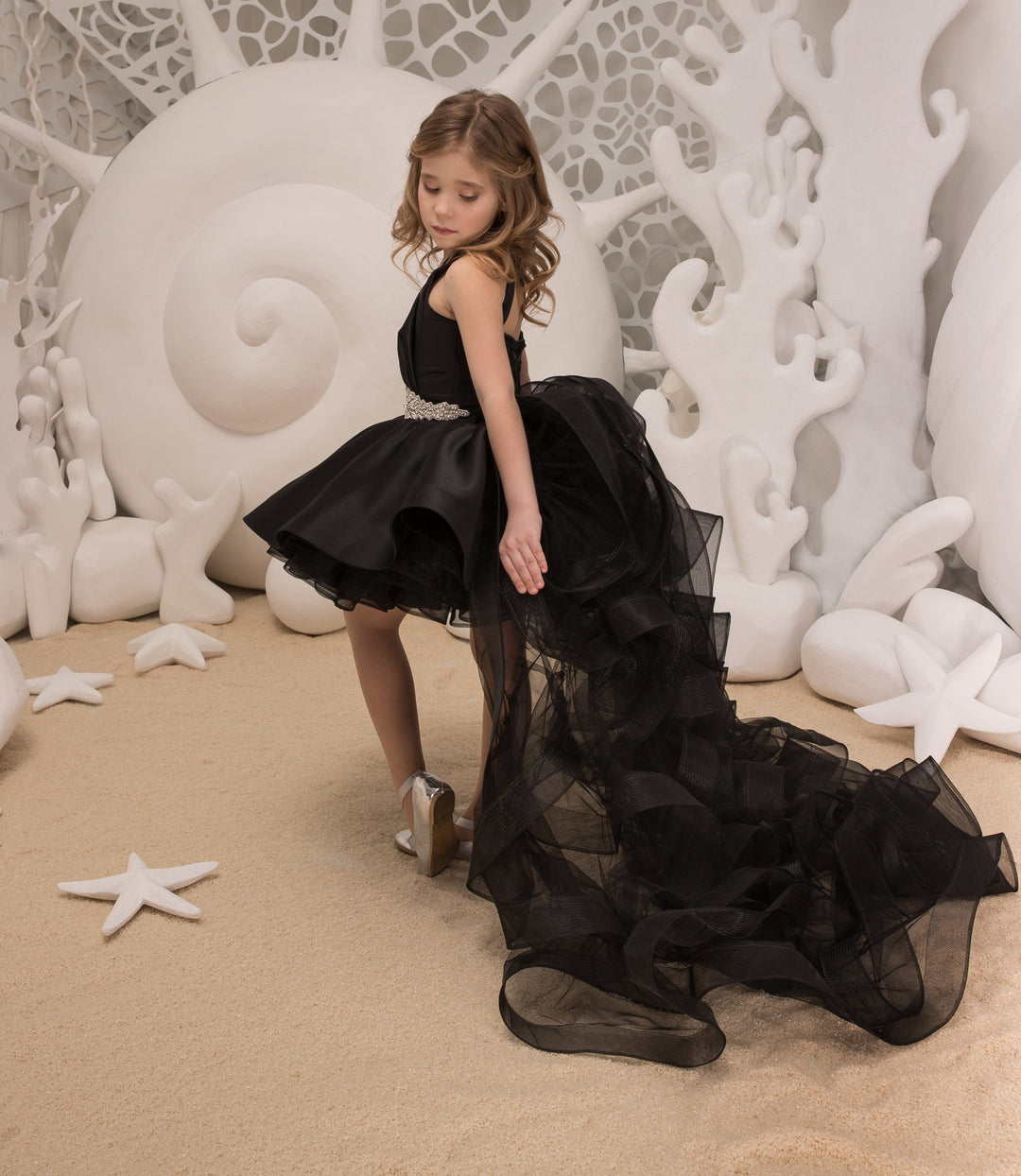Sunnypetal Black Satin V-Neck Sleeveless Tulle Train Flower Girl Dresses With Beaded Belt
