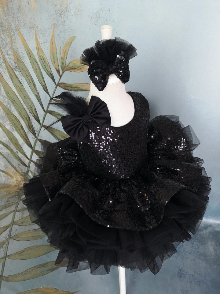 Sunnypetal Black Sleeveless Sequin Knee-Length Flower Girl Dresses with Satin Bow