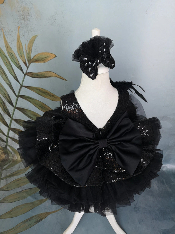 Sunnypetal Black Sleeveless Sequin Knee-Length Flower Girl Dresses with Satin Bow
