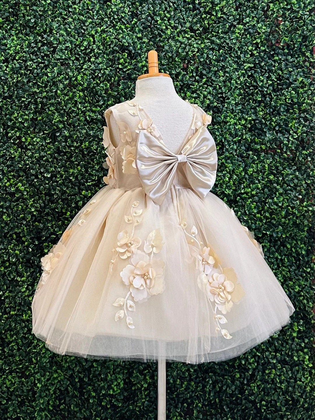 Sunnypetal Champagne 3D Floral Tulle Knee Length Flower Girl Dress with Satin Bow