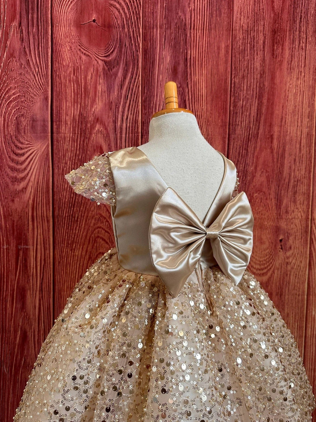 Sunnypetal Champagne Satin Bodice V Back Sequins Tulle Flower Girl Dresses