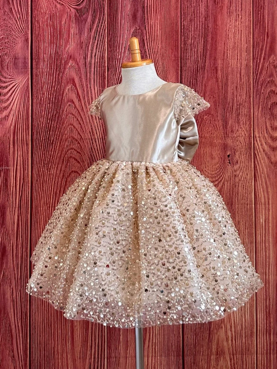 Sunnypetal Champagne Satin Bodice V Back Sequins Tulle Flower Girl Dresses