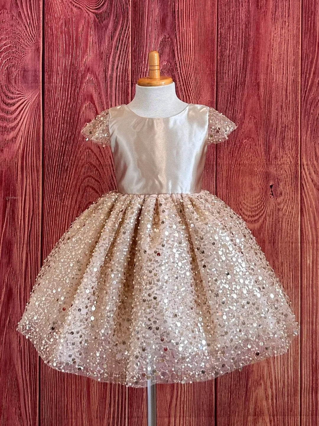 Sunnypetal Champagne Satin Bodice V Back Sequins Tulle Flower Girl Dresses
