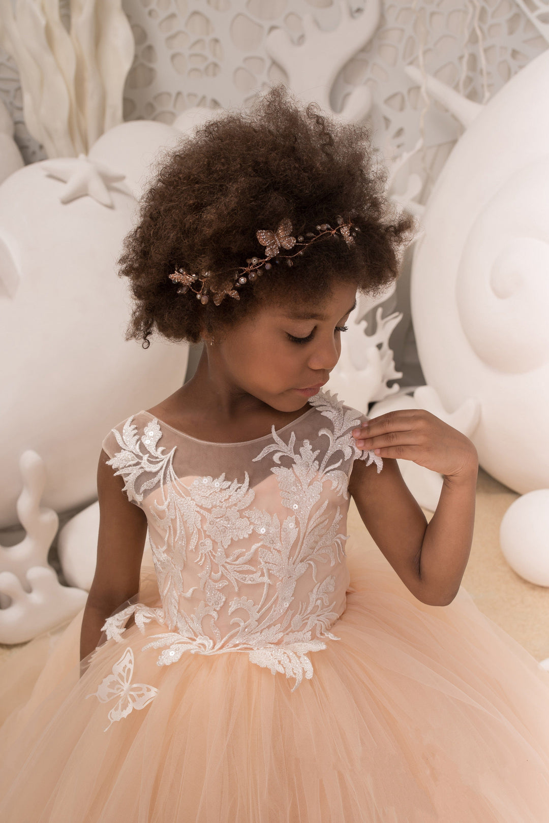 Sunnypetal Champagne Sleeveless Appliques Long Princess Train Flower Girl Dresses with 3D Butterfly