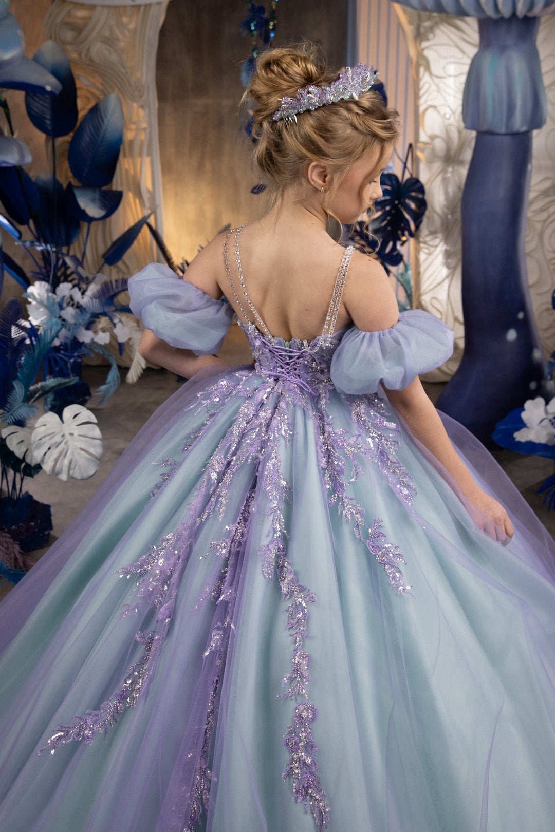 Sunnypetal Charming Off-The-Shoulder Ball Gown Flower Girl Dresses with  Lace Appliques/Sequins