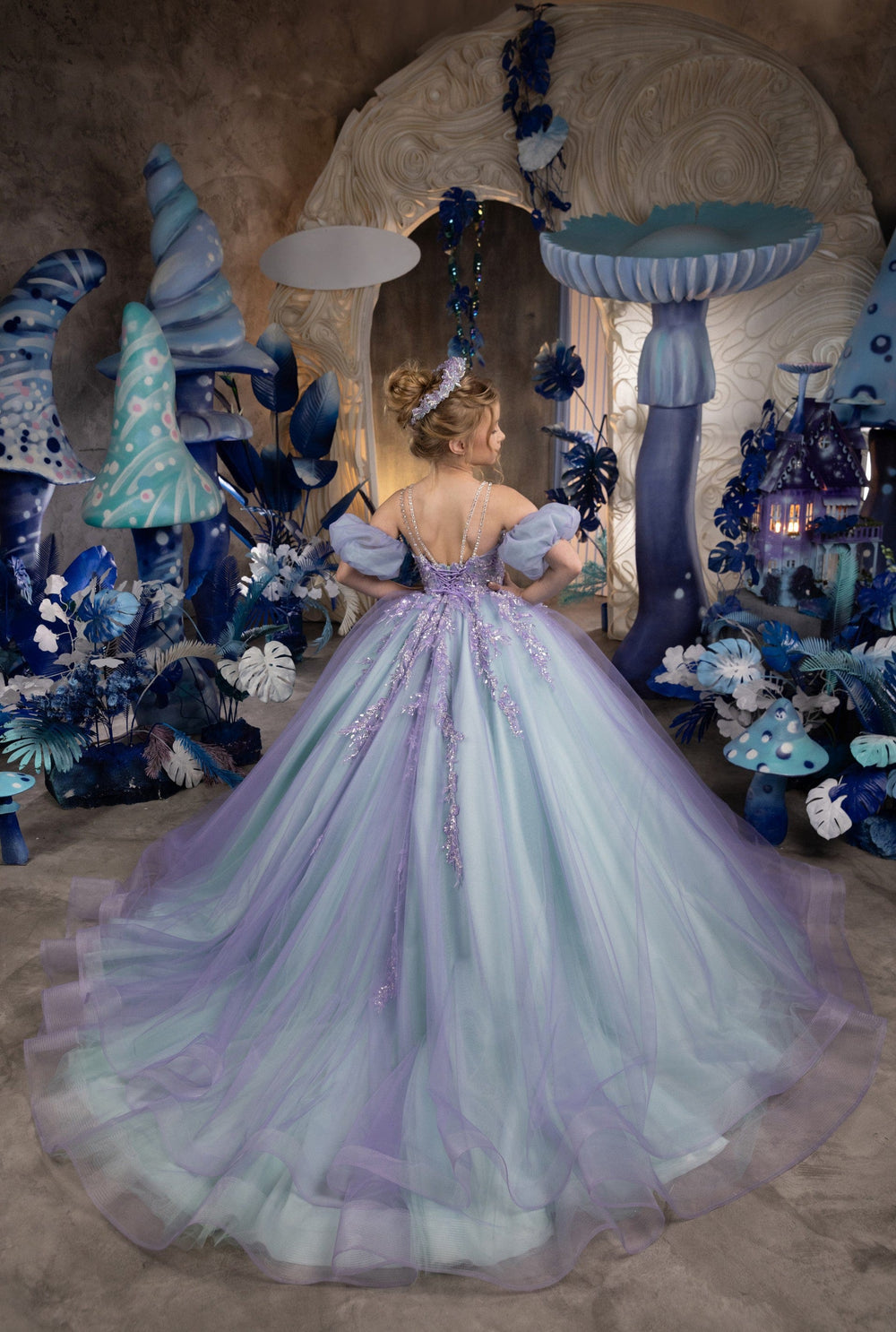 Sunnypetal Charming Off-The-Shoulder Ball Gown Flower Girl Dresses with  Lace Appliques/Sequins