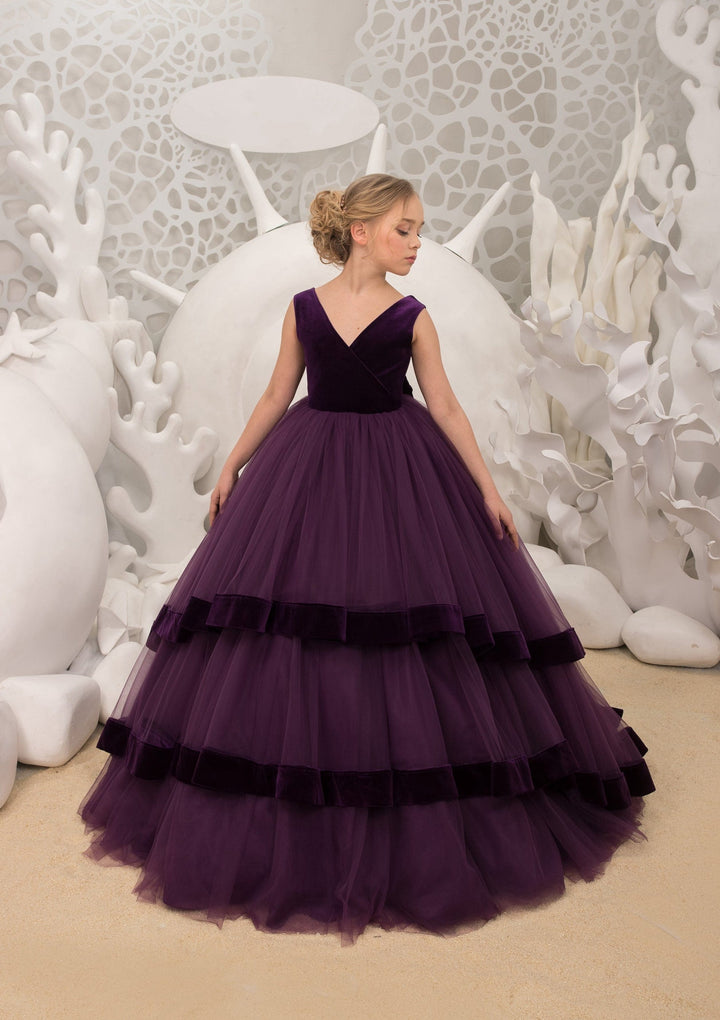 Sunnypetal Dark Purple Velvet V-Neck Bodice Layered Tulle Flower Girl Dresses with Bow