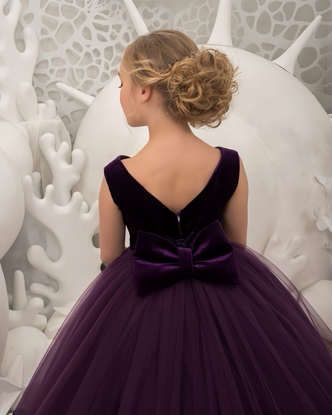 Sunnypetal Dark Purple Velvet V-Neck Bodice Layered Tulle Flower Girl Dresses with Bow