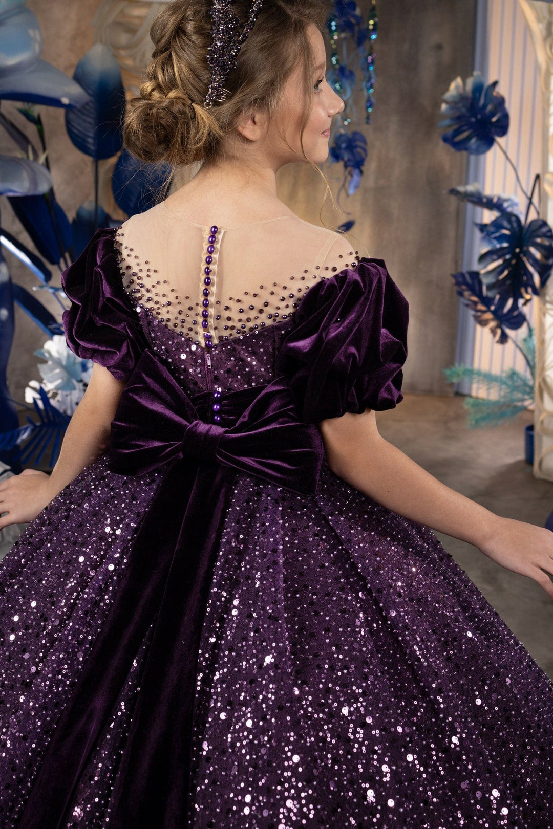 Sunnypetal Deep Purple Sequins Flower Girl Dresses with Velvet Puff Sleeves/Bow
