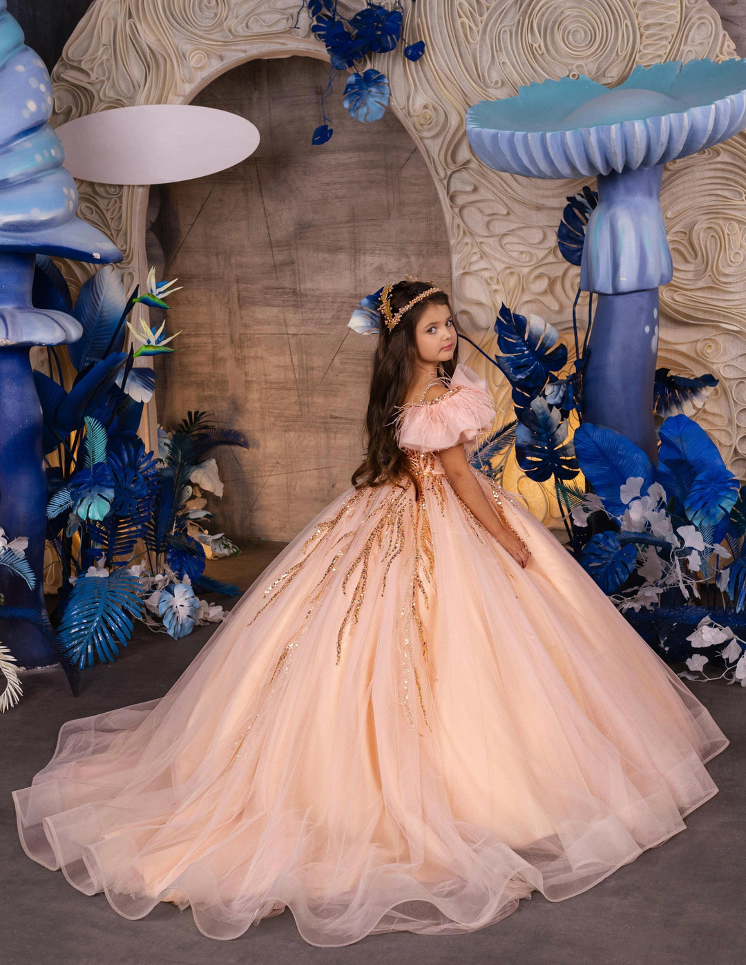 Sunnypetal Dreamy Ball-Gown Off-Shoulder Ruffled Feather Sequins Tulle Flower Girl Dresses