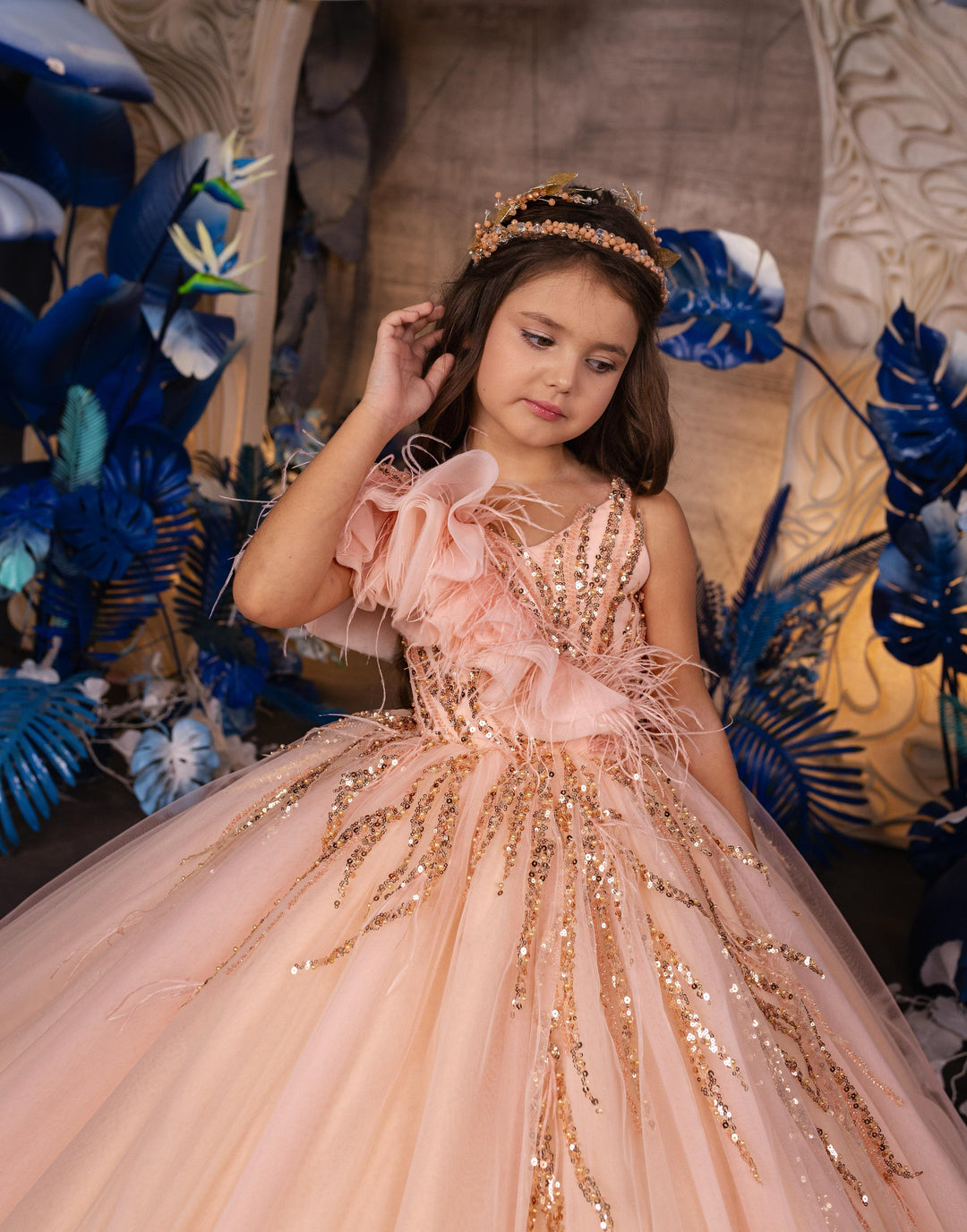 Sunnypetal Dreamy Ball-Gown Off-Shoulder Ruffled Feather Sequins Tulle Flower Girl Dresses