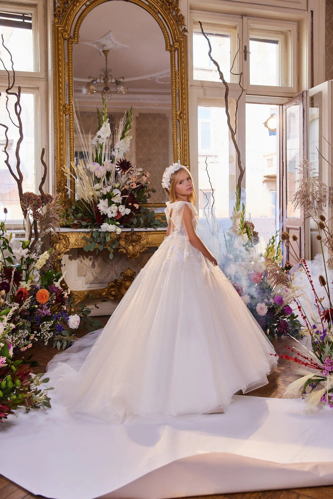 Sunnypetal Elegance White Off-Shoulder Bows Lace Communion Flower Girl Princess Gown