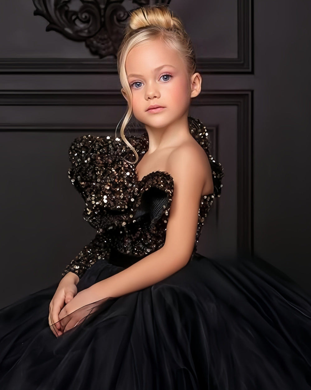 Sunnypetal Elegant Black Sequined Tulle One-Shoulder Long Ball Gown Flower Girl Dresses