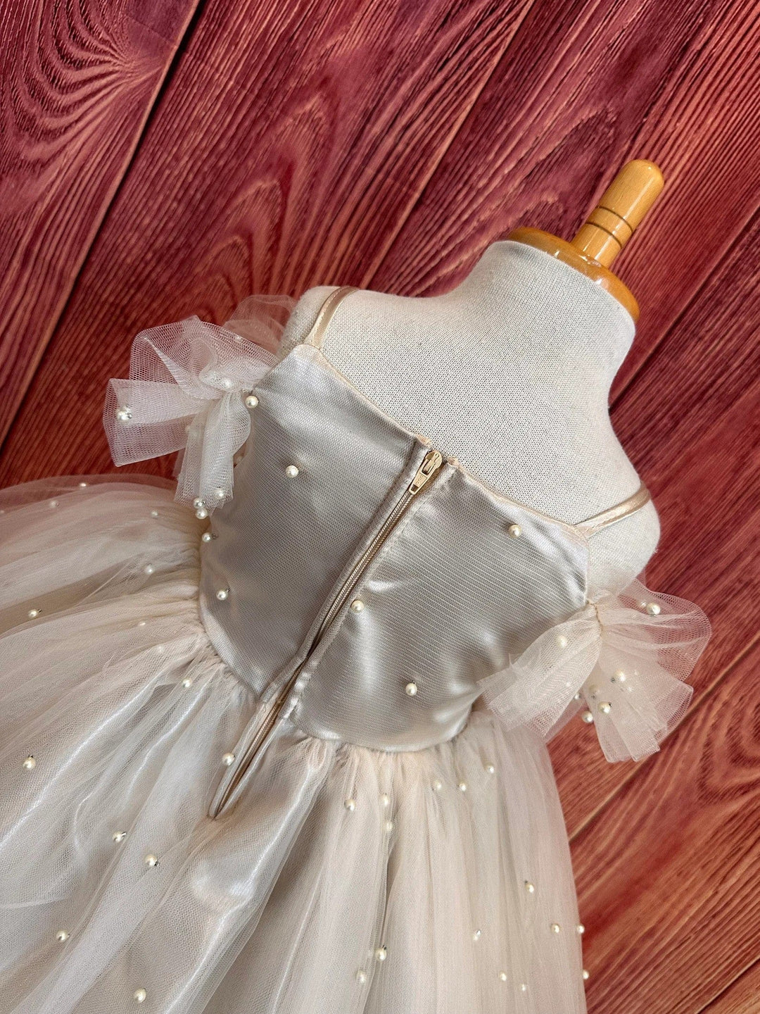 Sunnypetal Elegant Champagne Pearls Tulle Knee Length Flower Girl Pageant Birthday Dress