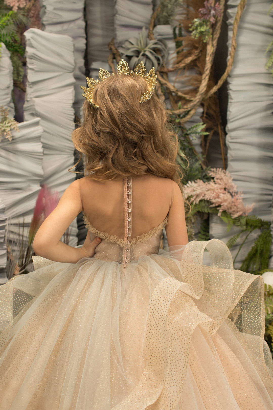 Sunnypetal Elegant Golden Sparkling Tulle Long Princess Flower Girl Dress