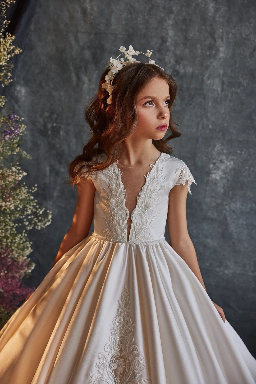 Sunnypetal Elegant Ivory Satin Flower Girl Dress with Lace Embroidery