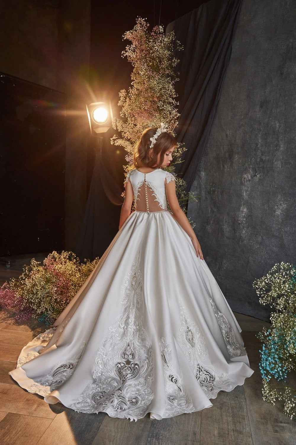 Sunnypetal Elegant Ivory Satin Flower Girl Dress with Lace Embroidery