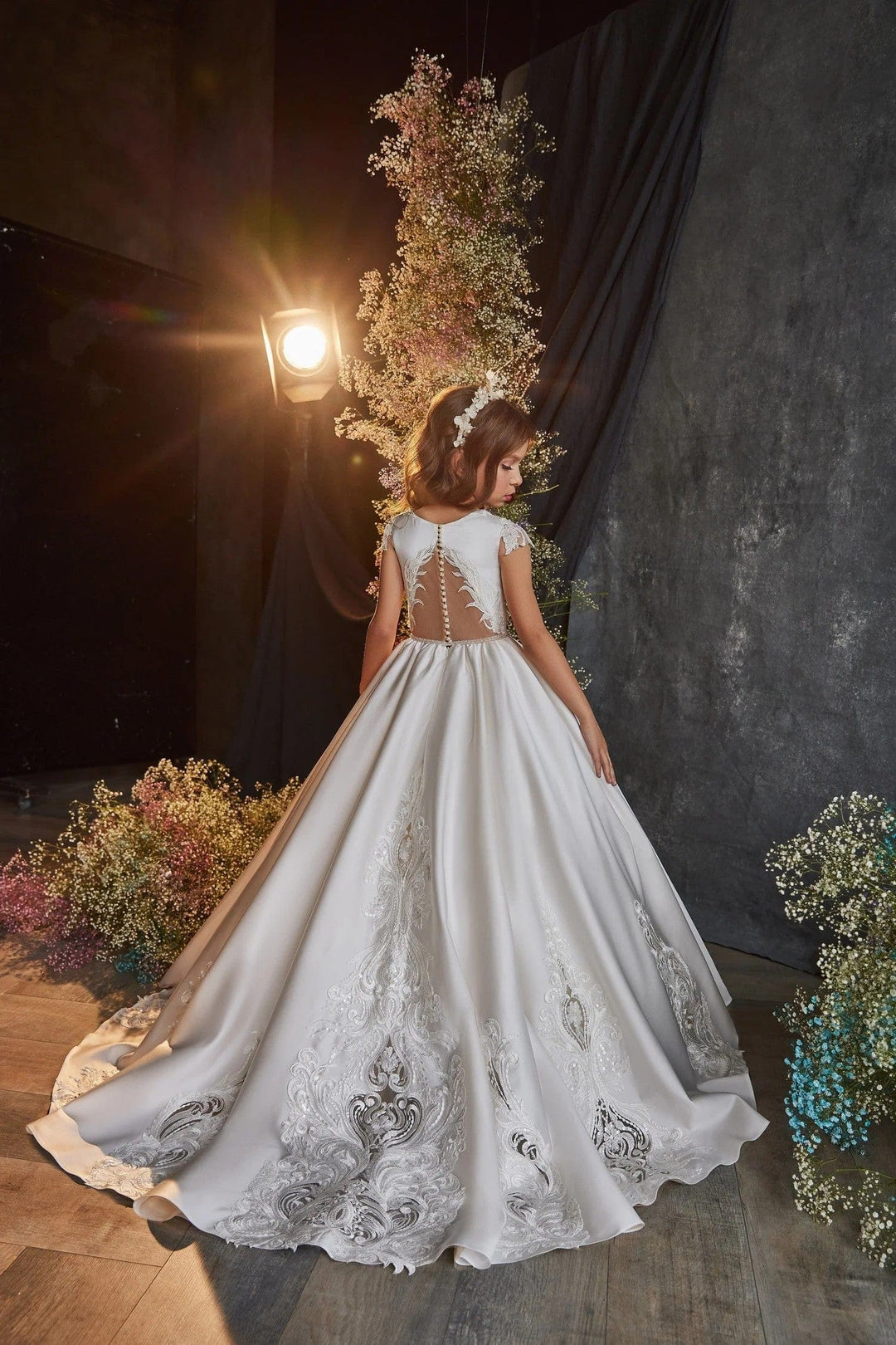 Sunnypetal Elegant Ivory Satin Flower Girl Dress with Lace Embroidery