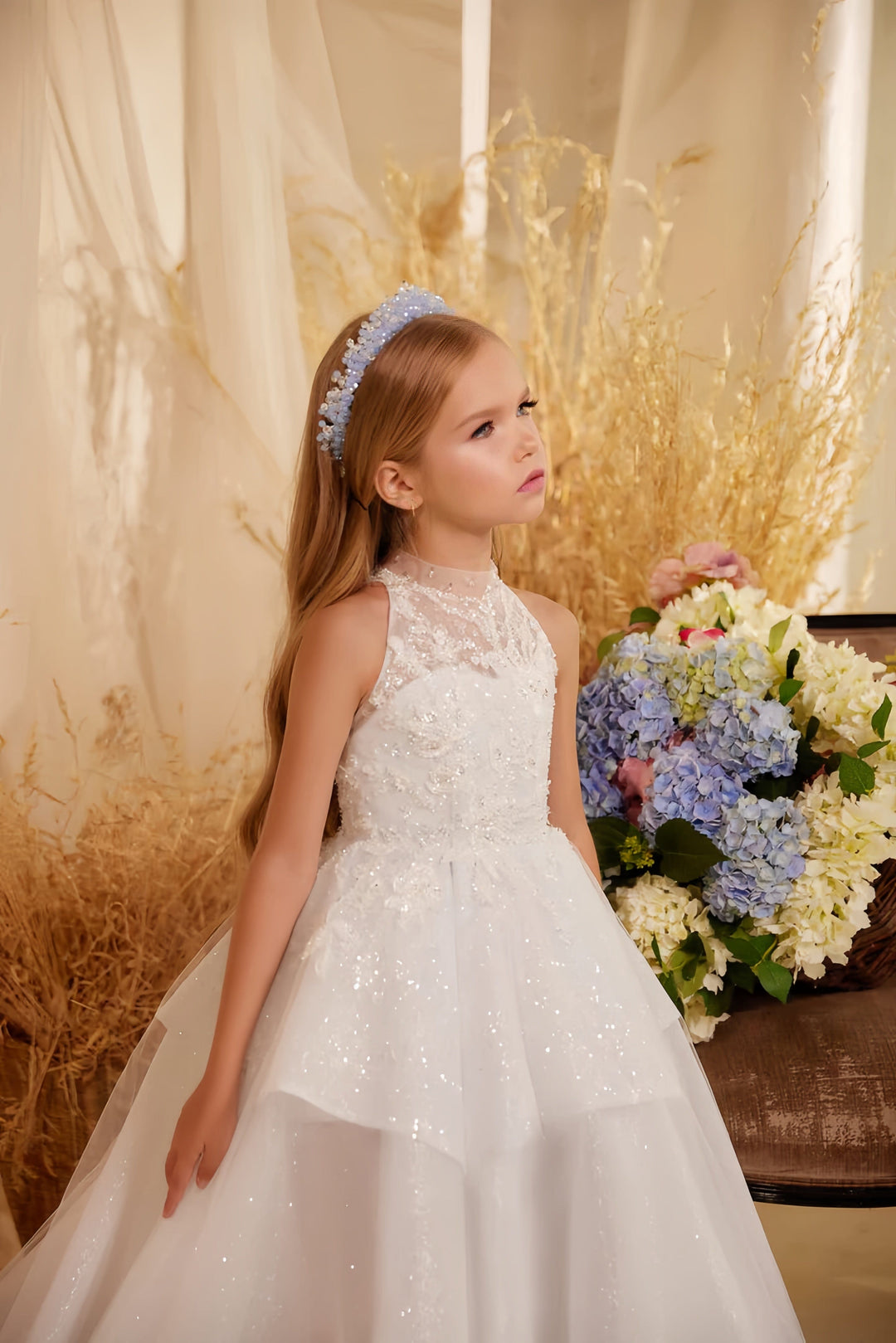Sunnypetal Elegant Lace Tulle Ball Gown Flower Girl Dress with Floral Appliques and Sequin Details