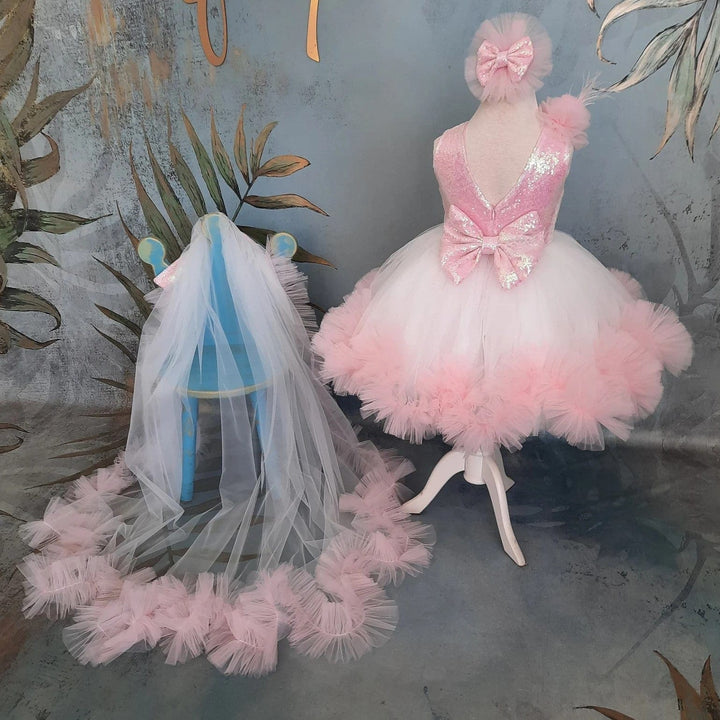 Sunnypetal Elegant Light Pink Sleeveless V Back Bow Ruffles Tulle Flower Girl Dresses