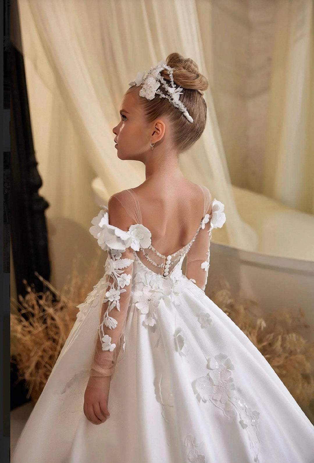 Sunnypetal Elegant Long Sleeve Tulle Flowers Long Princess Satin Flower Girl Dresses