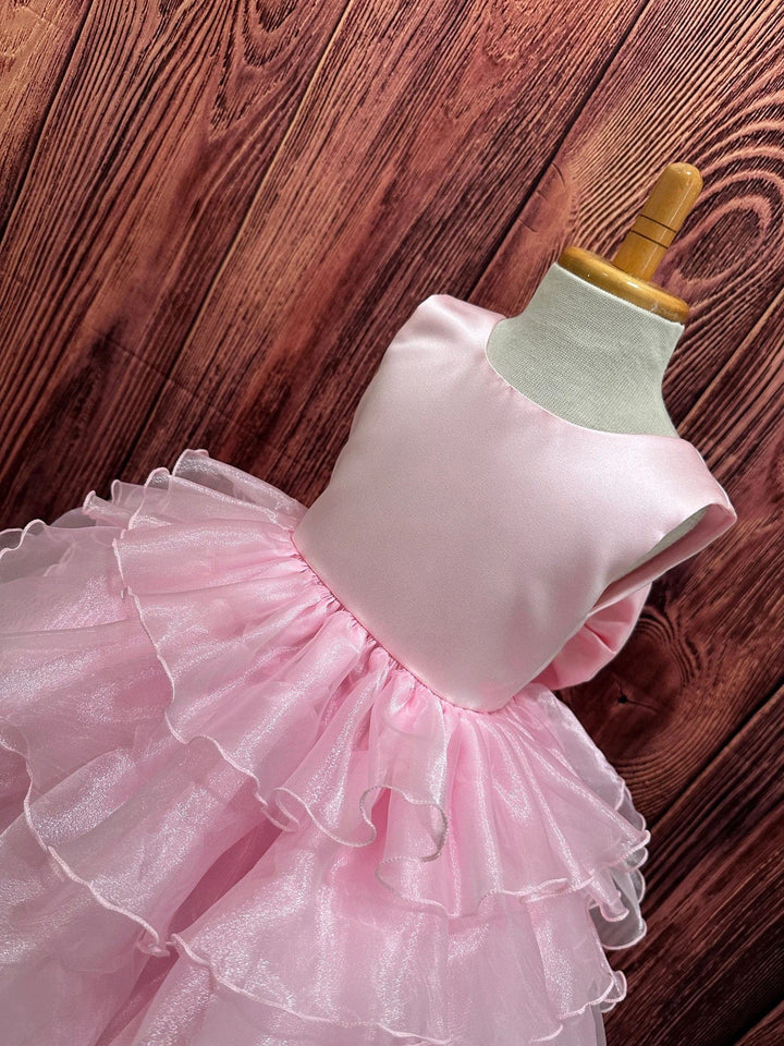 Sunnypetal Elegant Pink Ruffle Tulle Flower Girl Dress with Bow