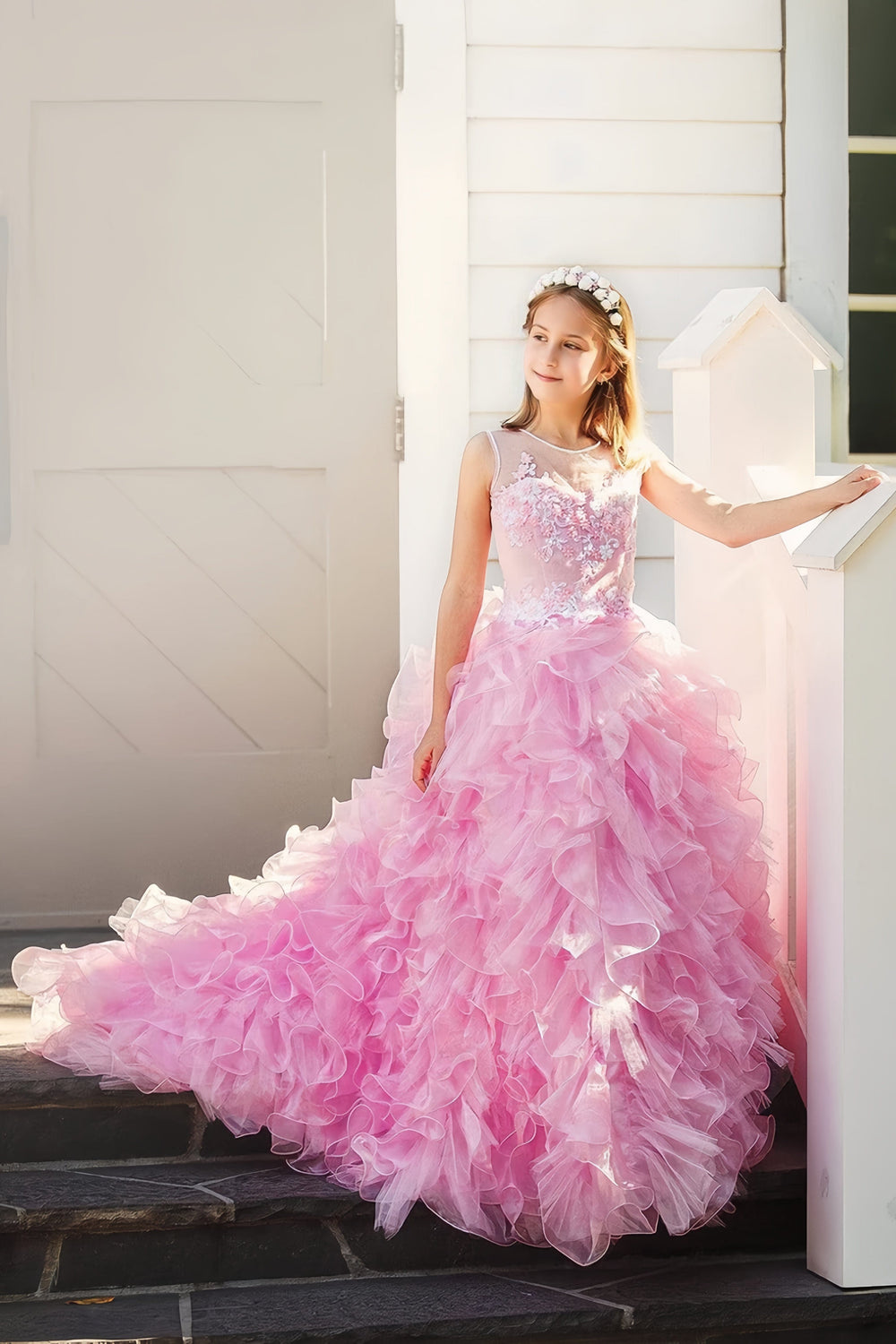 Sunnypetal Elegant Sleeveless Floral Lace Bodice Ruffled Tulle Ball Gown for Girls