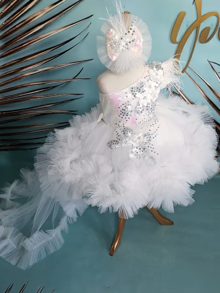 Sunnypetal Elegant White One-Shoulder Flower Girl Dresses Wedding Birthday Prom Gown