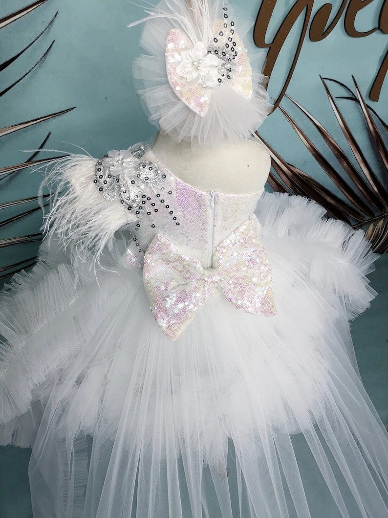 Sunnypetal Elegant White One-Shoulder Flower Girl Dresses Wedding Birthday Prom Gown