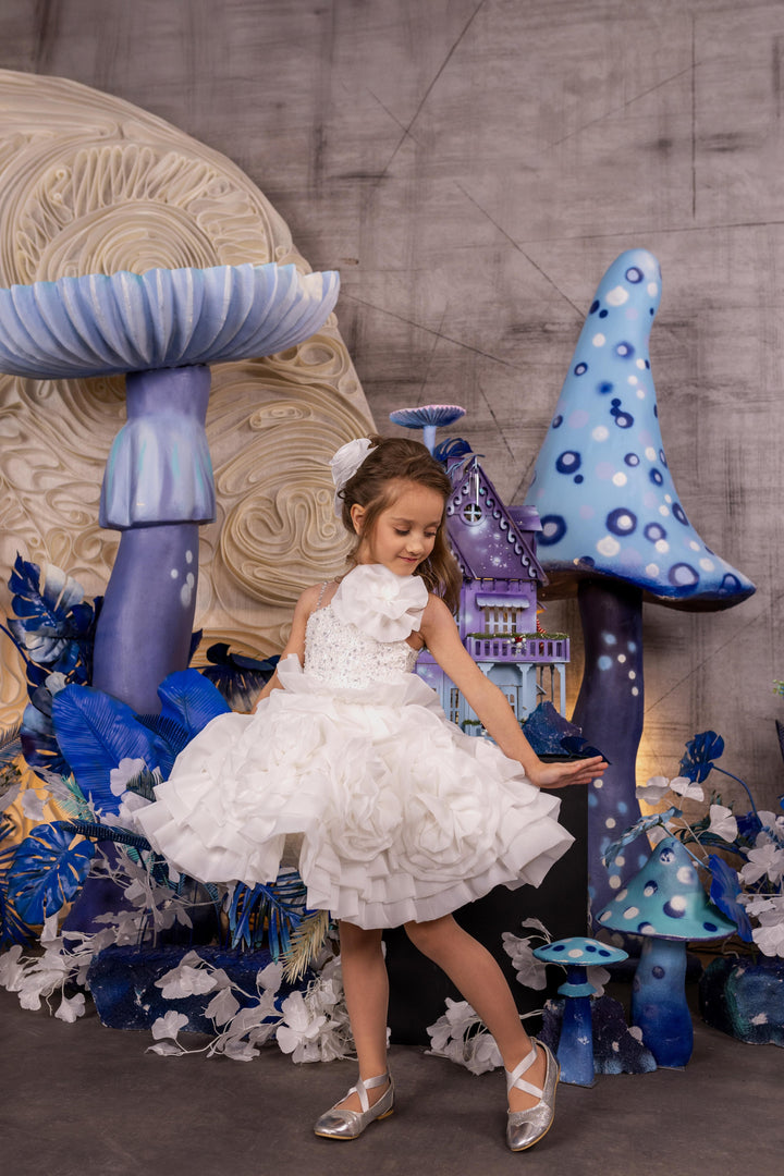 Sunnypetal Elegant White Rose-Lnspired Ruffle Flower Girl Dress