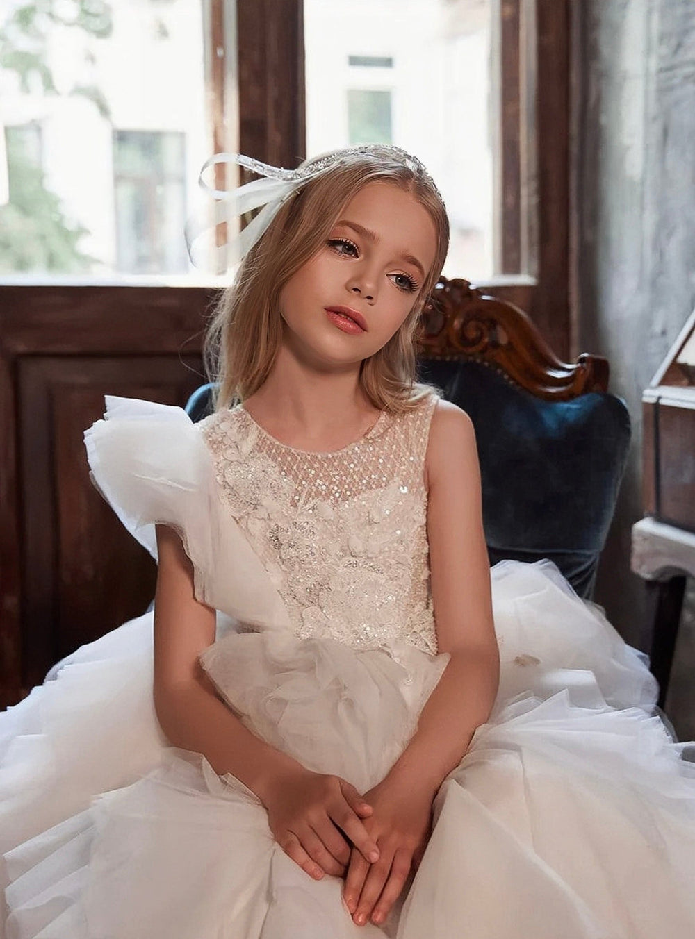 Sunnypetal Elegant White Tiered Skirt Tulle Ball Gown for Little Girls