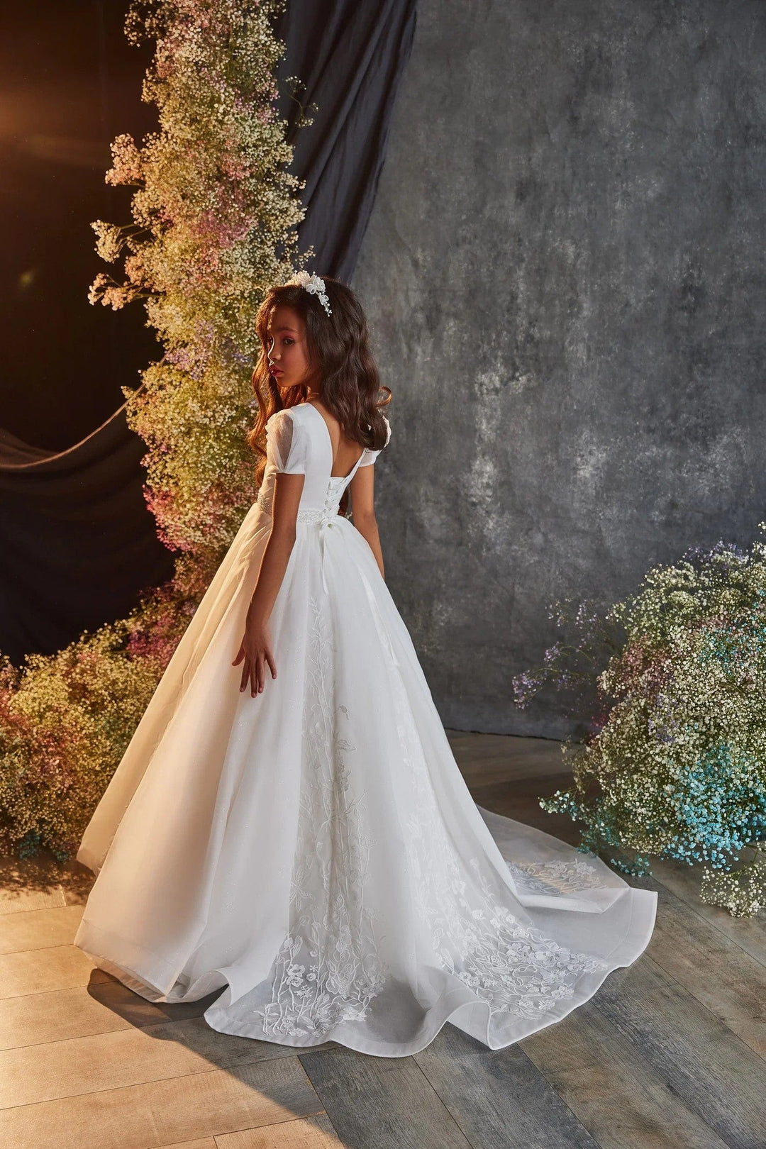 Sunnypetal Embroidered Lace Puff Sleeve Elegant Flower Girl Gown