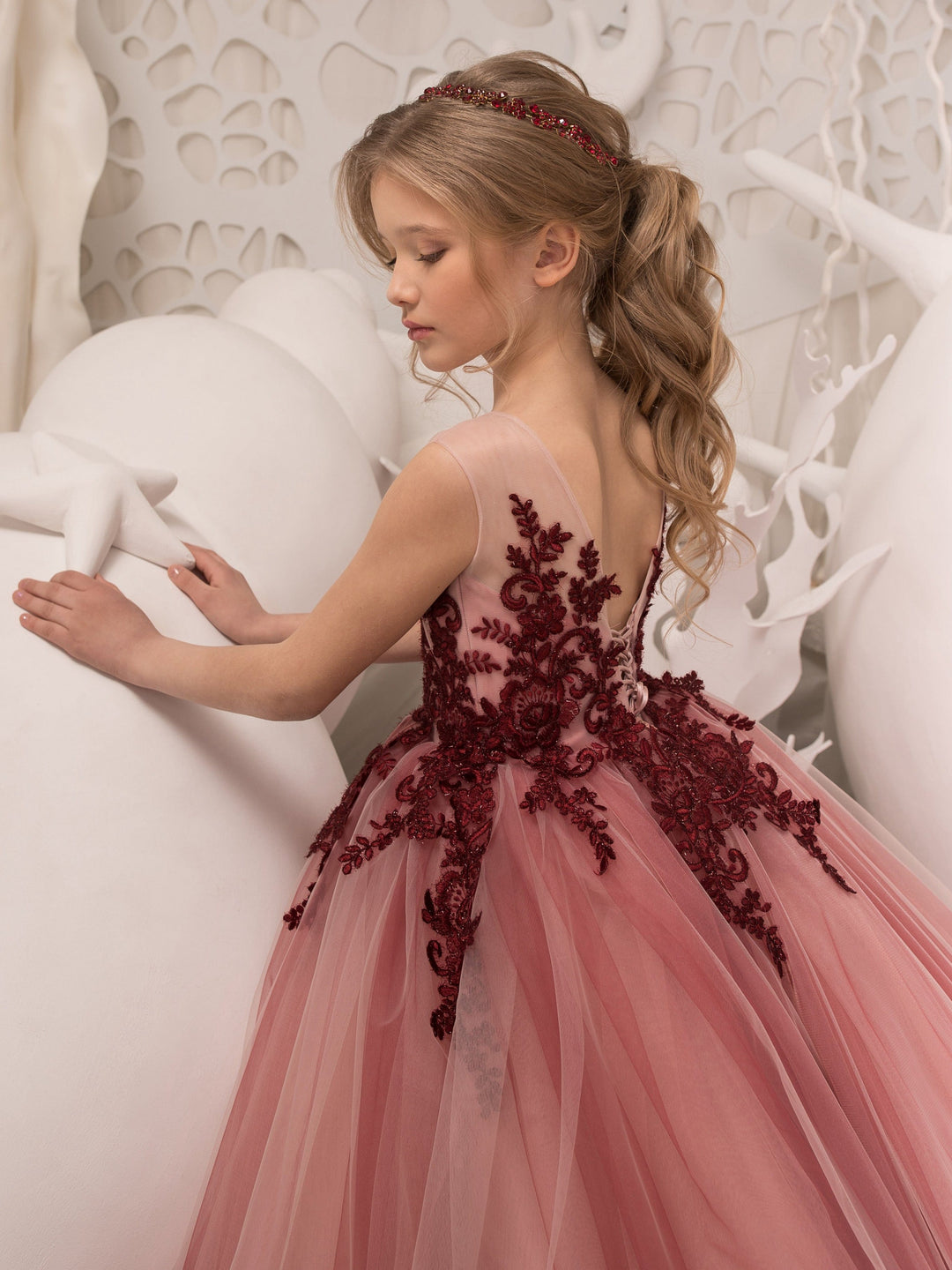 Sunnypetal Embroidery Floral Appliques Floor-Length Tulle Flower Girl Dresses