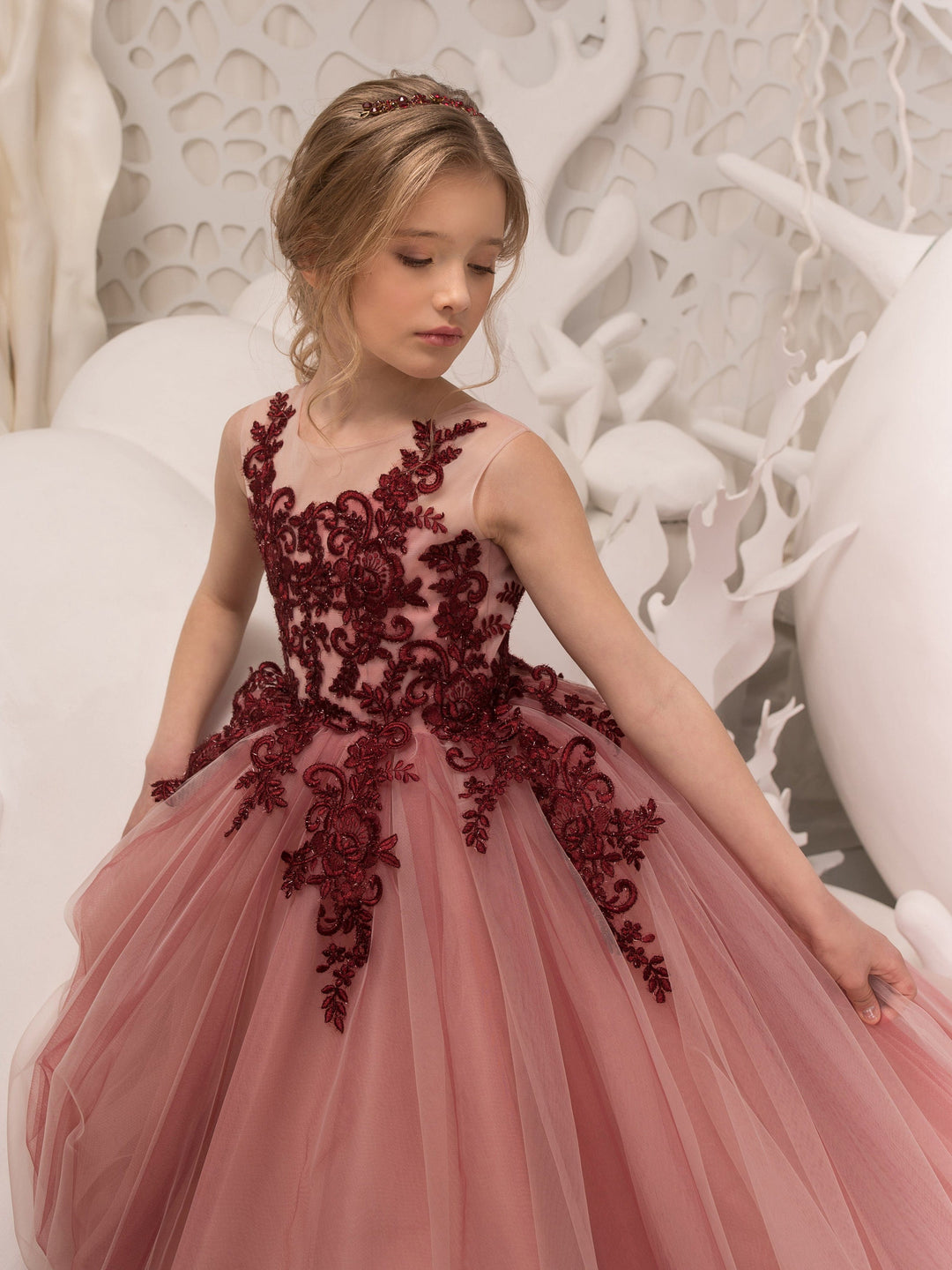 Sunnypetal Embroidery Floral Appliques Floor-Length Tulle Flower Girl Dresses