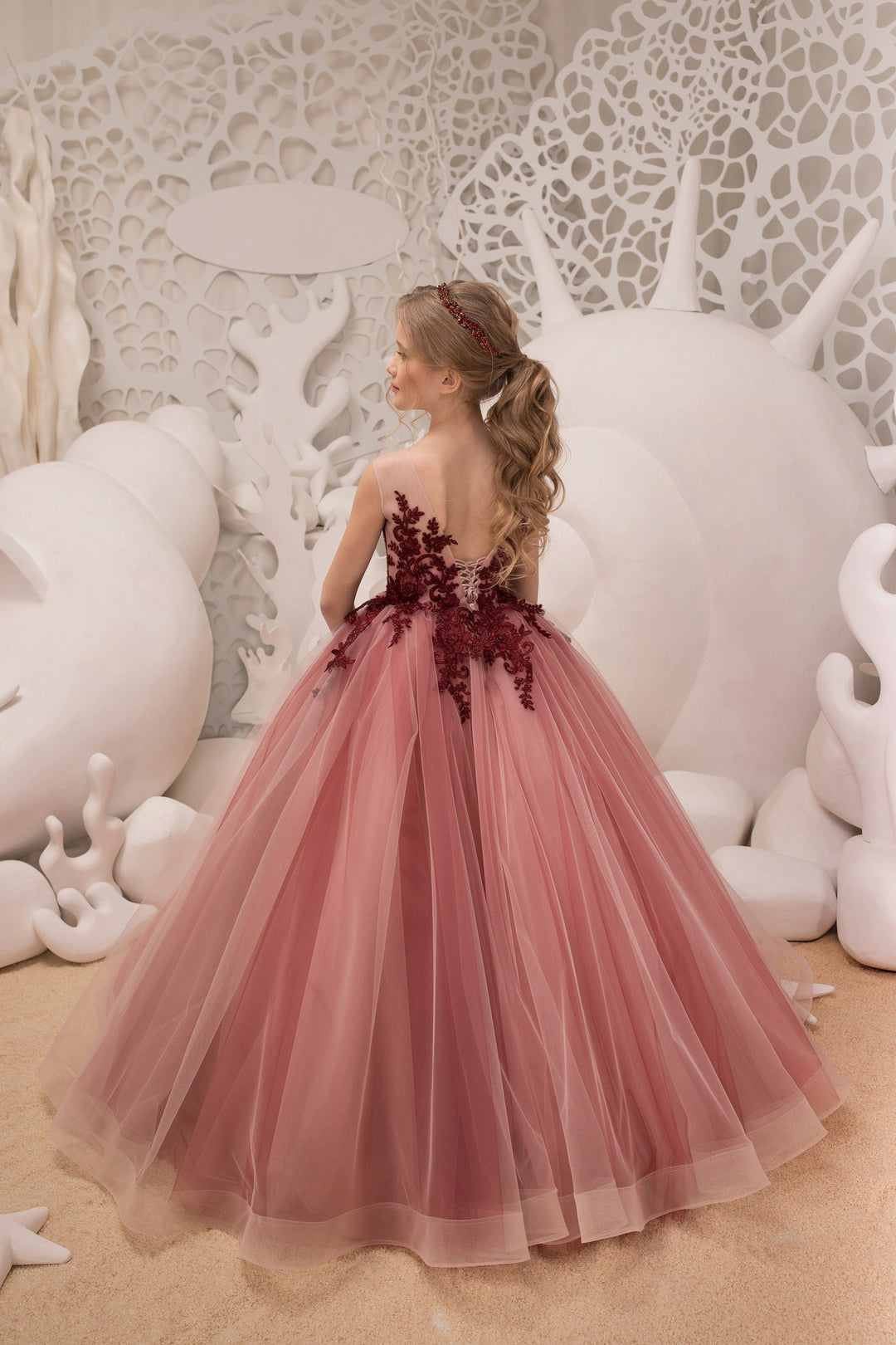 Sunnypetal Embroidery Floral Appliques Floor-Length Tulle Flower Girl Dresses