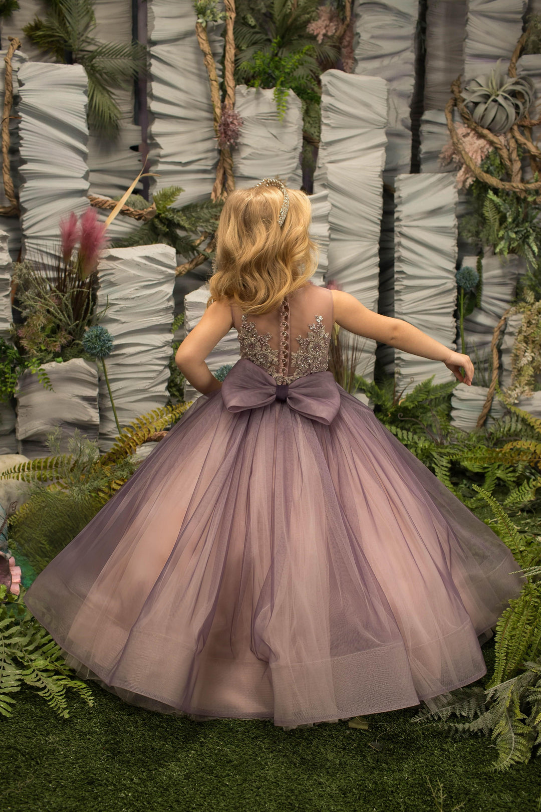 Sunnypetal Enchanting Purple Tulle Flower Girl Dresses Wedding Party Pageant Gowns with Bow