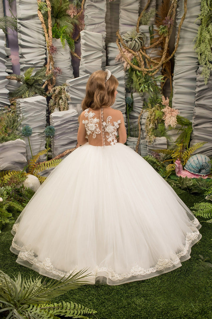 Sunnypetal Enchanting Tulle Flower Girl Dress with Lace Floral Appliques and Cathedral Train