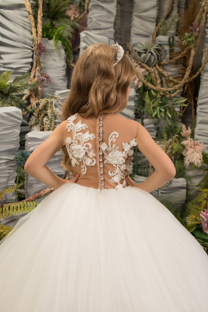 Sunnypetal Enchanting Tulle Flower Girl Dress with Lace Floral Appliques and Cathedral Train