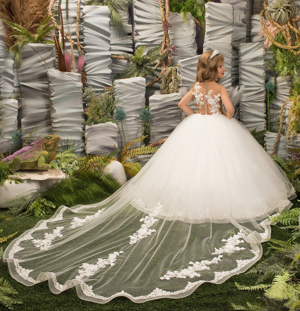 Sunnypetal Enchanting Tulle Flower Girl Dress with Lace Floral Appliques and Cathedral Train