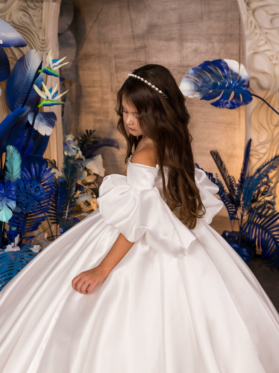 Sunnypetal Ethereal Ivory Off-Shoulder Flower Girl Dress with Dramatic Puff Sleeves