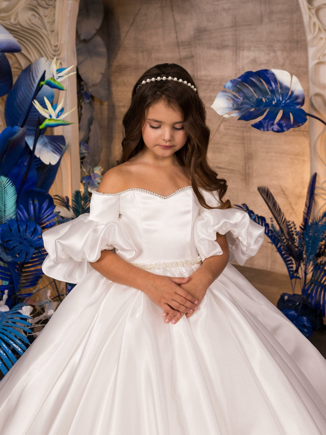 Sunnypetal Ethereal Ivory Off-Shoulder Flower Girl Dress with Dramatic Puff Sleeves