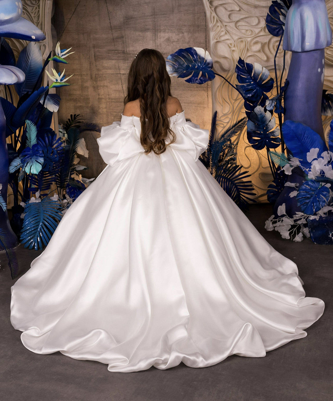 Sunnypetal Ethereal Ivory Off-Shoulder Flower Girl Dress with Dramatic Puff Sleeves